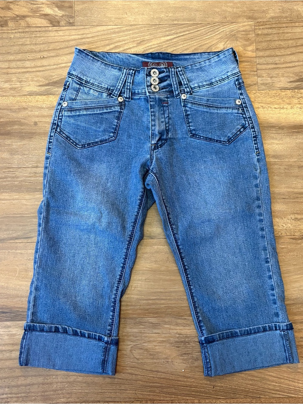 Angels 2000s Women’s Mid-Blue Denim Capri Jeans